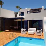 Yucas Vila *